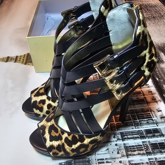 Michael kors leopard 3 buckle high heels women's size 9.5 with box !! - Picture 2 of 10